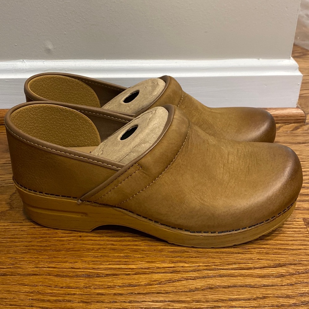 Dansko Clogs - Honey Burnished Nubuck - NWT, Size 10.5-11